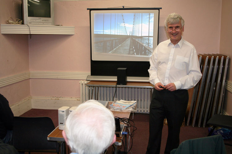 Martin Atherton, G3ZAY giving a talk on IOTA.
Martin Atherton, G3ZAY giving a talk on IOTA.
25th Jan 2012
