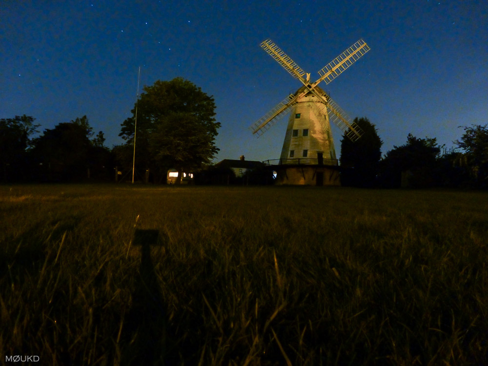 1AM, the caravan is still glowing!
