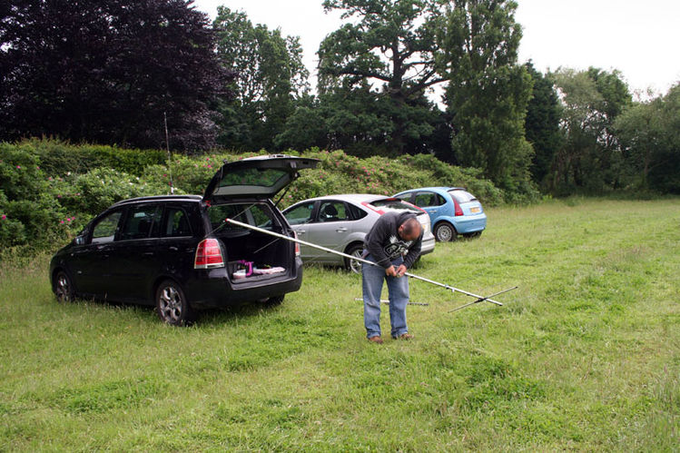 Dave M0TAZ setting up for back packer #2
