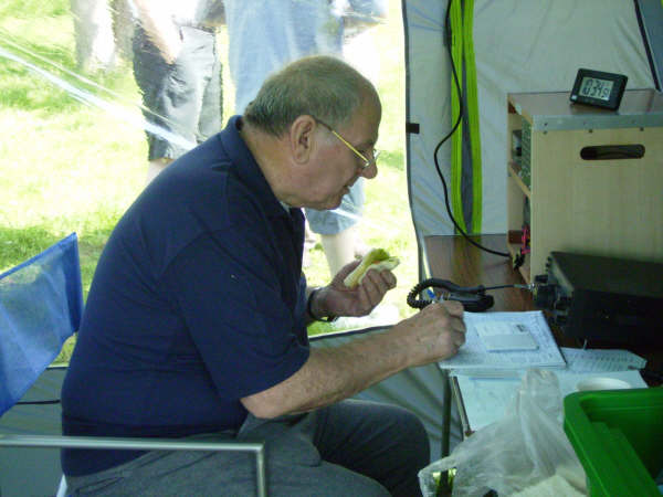 Jim M0MAC eating and logging
