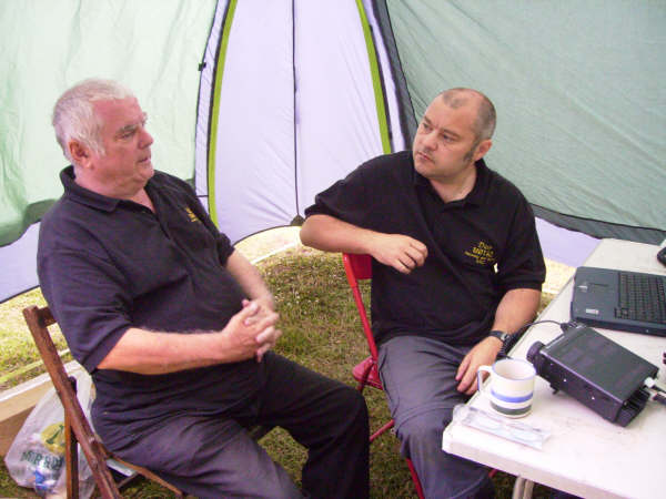 Left Bill G0BOF and Dave M0TAZ
operating 50 Mhz
