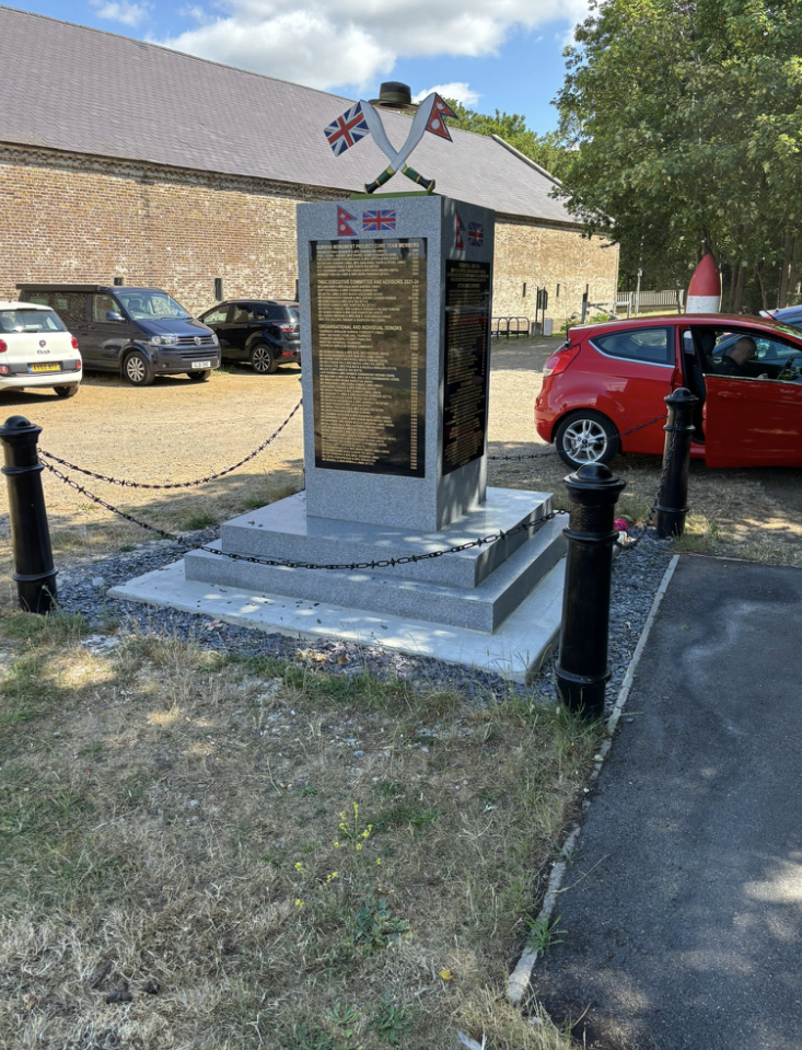 Memorial
Memorial and James 2E0JBU in his car of the right
