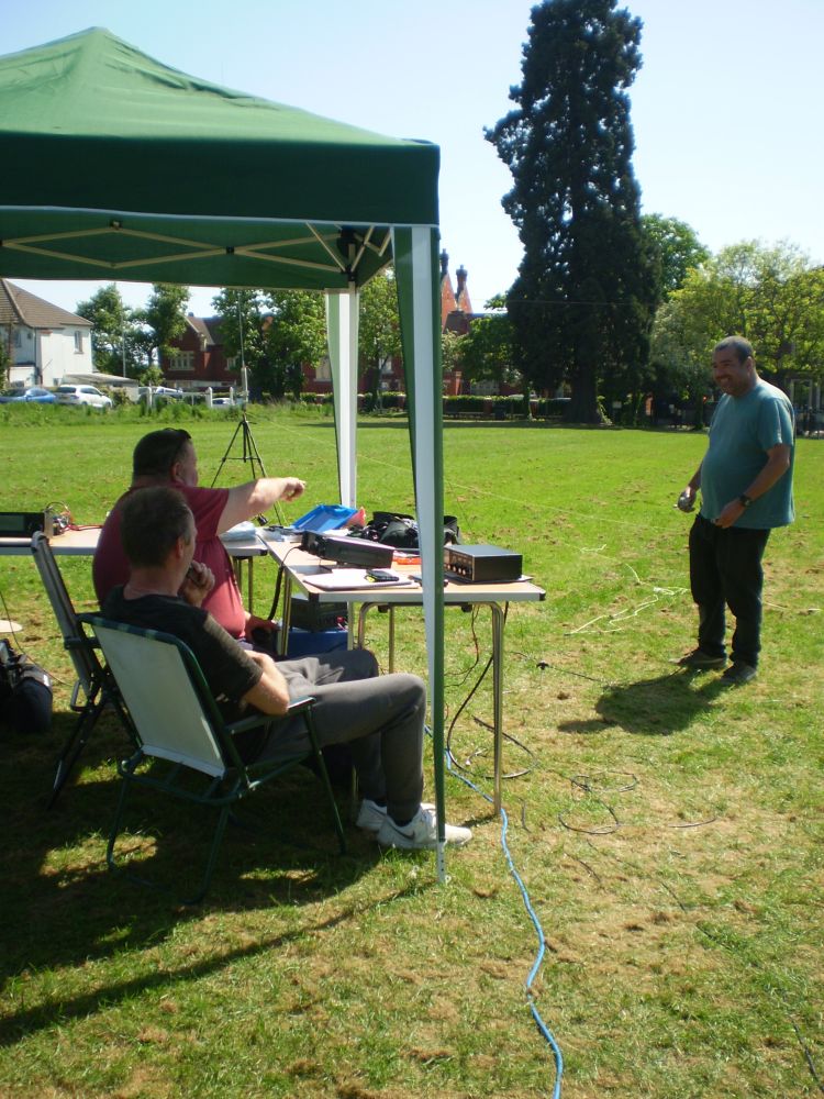 Kevin M7MJW Neil 2E0OYY Rui M7RUI
Rui M7RUI talking to Neil 2E0OYY and Kevin M7MJW
