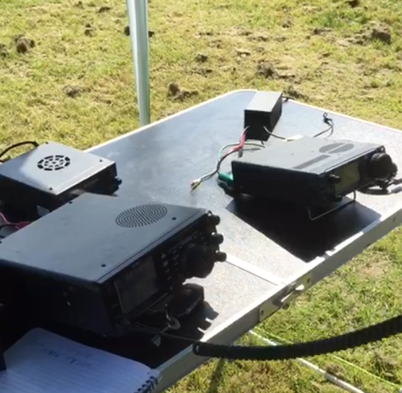 Radios HF and VHF/UHF
